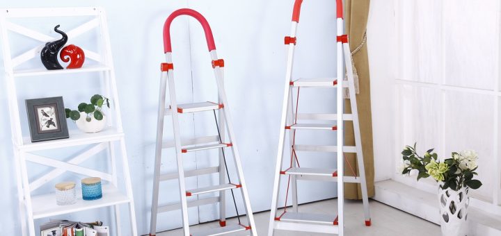 Utiliser une échelle en toute sécurité dans des escaliers