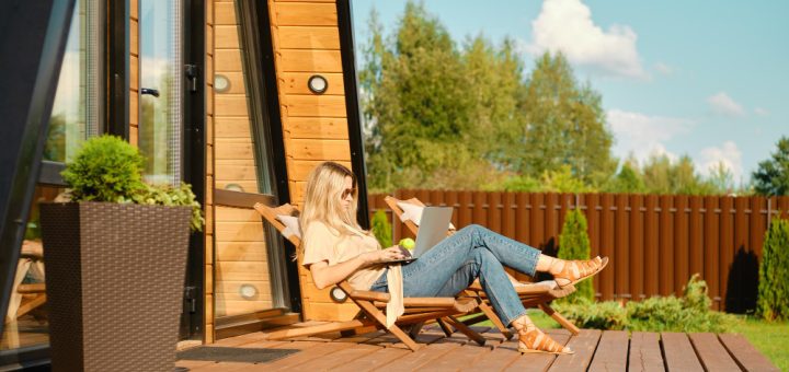 choisir le meilleur revêtement pour votre extérieur entre une Terrasse en carrelage ou en bois