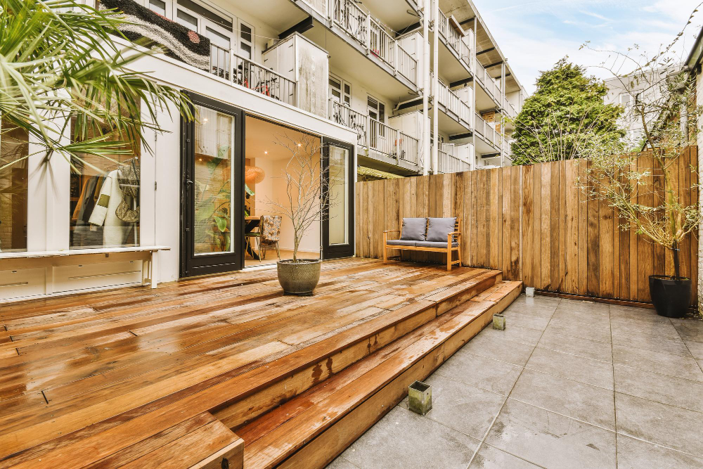 le meilleur revêtement pour votre extérieur entre une Terrasse en carrelage ou en bois